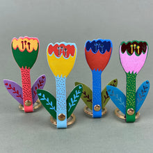 Load image into Gallery viewer, 4 different coloured tulip key rings
