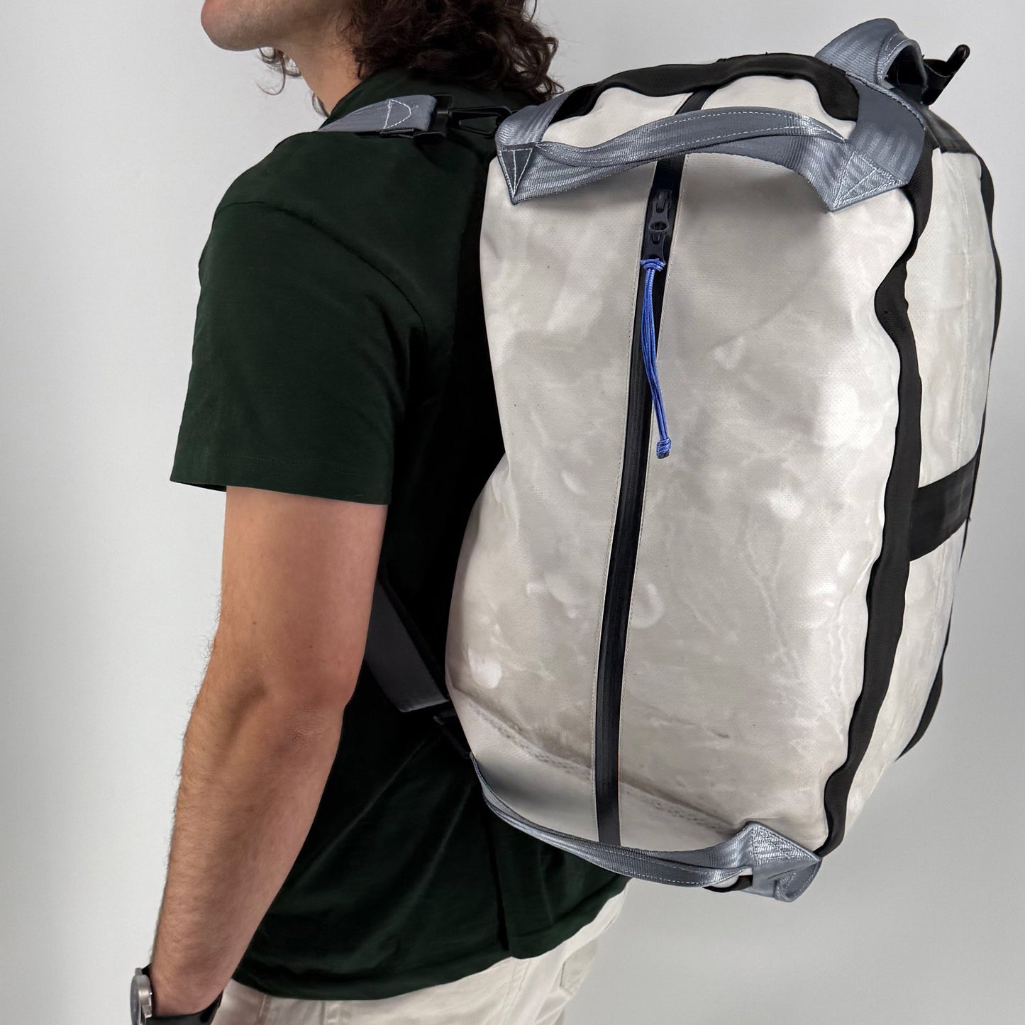 The Traveller Bag by Oscar Munro