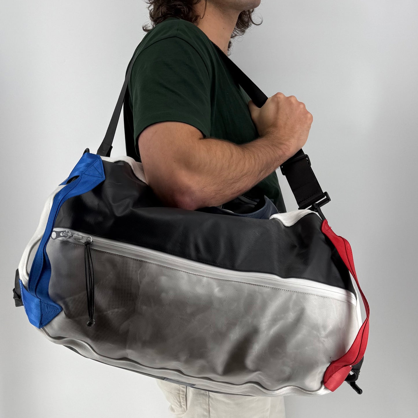 The Traveller Bag by Oscar Munro